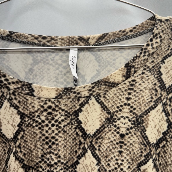 Snake Print High-Low Dress With Pockets - Picture 3 of 5